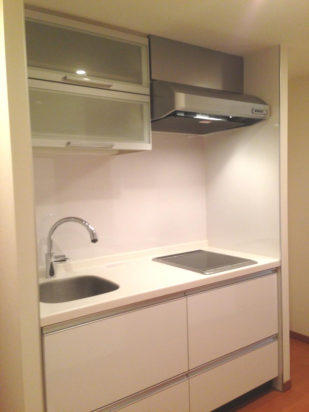 Kitchen. The kitchen is the adoption of IH stove