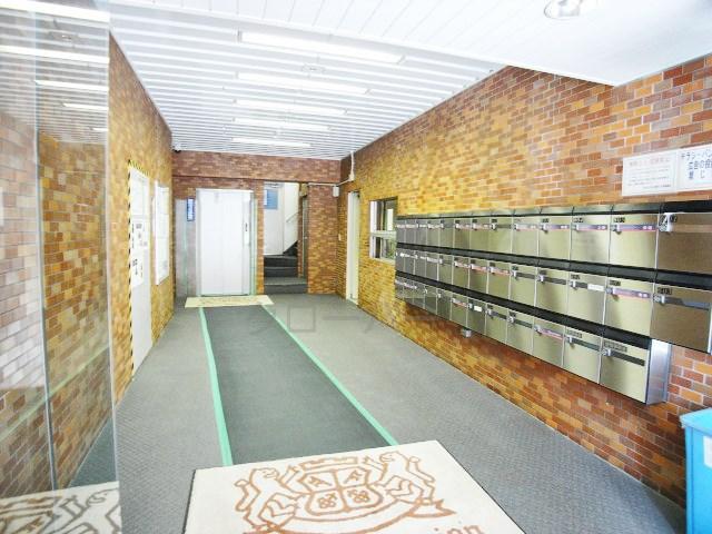 Other common areas. Set post