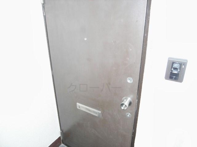 Other common areas. Sharing unit Entrance