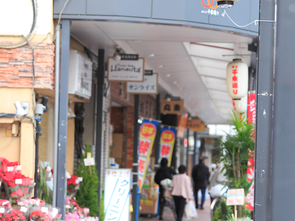 Surrounding environment. Senzoku shopping street (about 670m / A 9-minute walk)