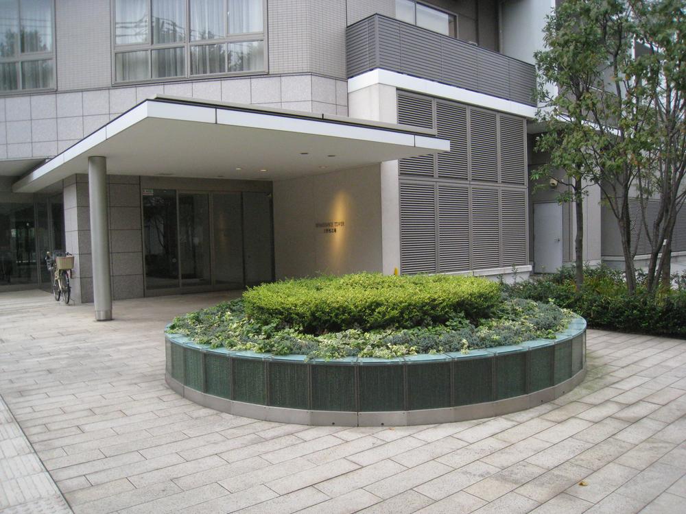 Entrance. Common areas