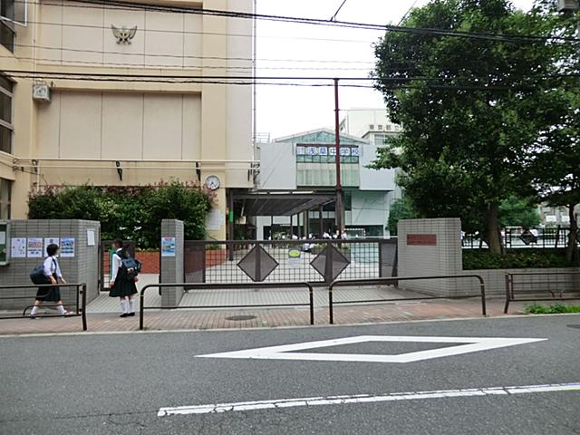 Junior high school. 1000m to Taito Ward Asakusa Junior High School