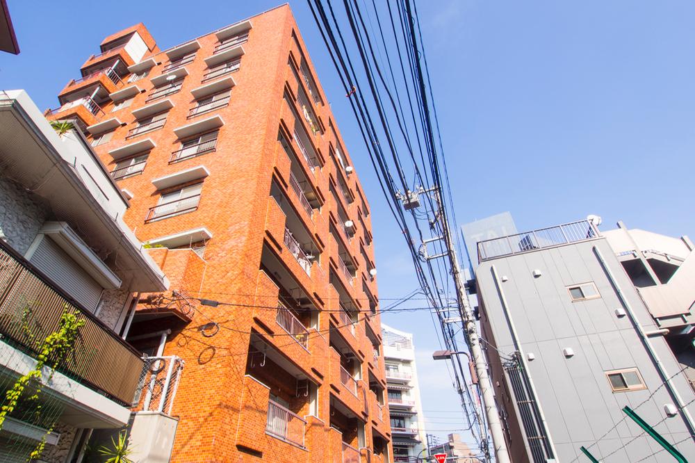 Local appearance photo. Local (12 May 2013) Shooting