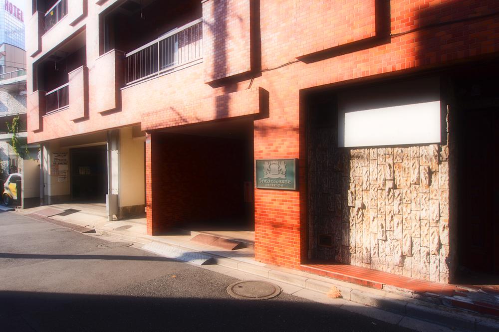 Local appearance photo. Local (12 May 2013) Shooting