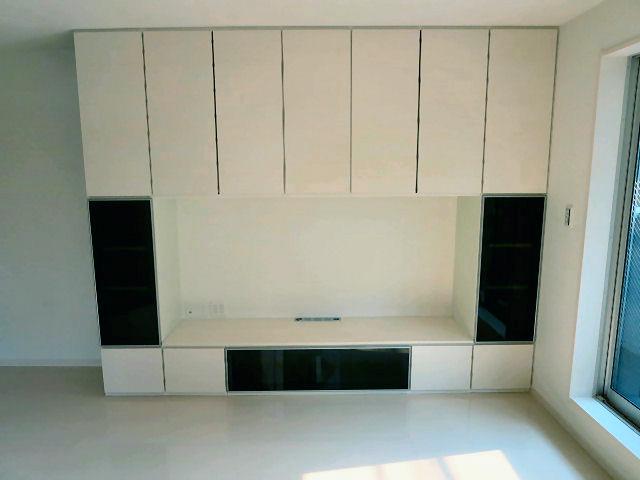 Living. Stylish is the TV board