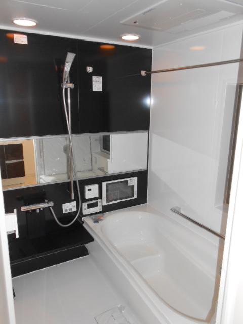 Bathroom. tv set ・ Mist sauna with bathroom