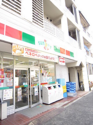 Convenience store. 20m to Sunkus (convenience store)