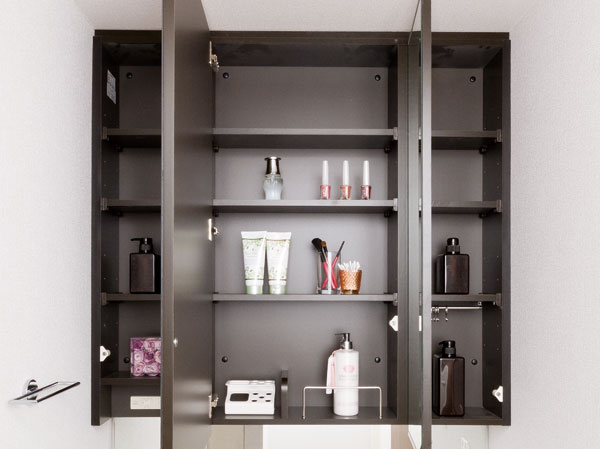 Bathing-wash room.  [Three-sided mirror back storage] Three-sided mirror back to the dryer hook and storage shelf, etc., skin care ・ It was to ensure the storage space that can be neat organize Hair Care.