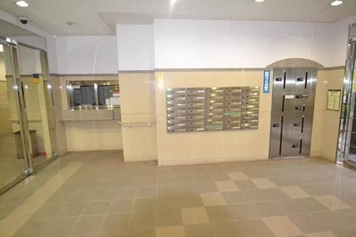 Entrance. E-mail BOX ・ Courier BOX