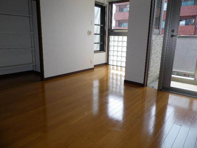 Living and room