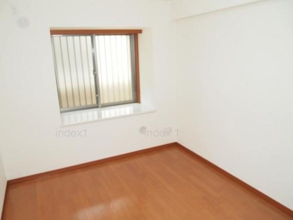 Non-living room. The room is very clean with a renovation already!