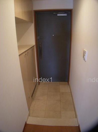 Entrance. Motion sensors enabled entrance space ☆