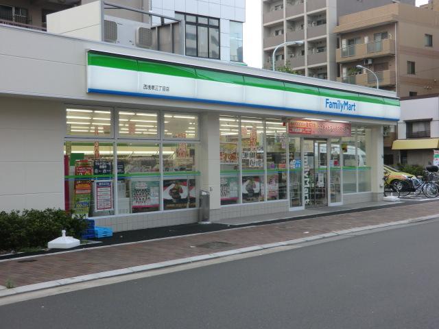 Convenience store. 20m to FamilyMart Nishiasakusa 3-chome