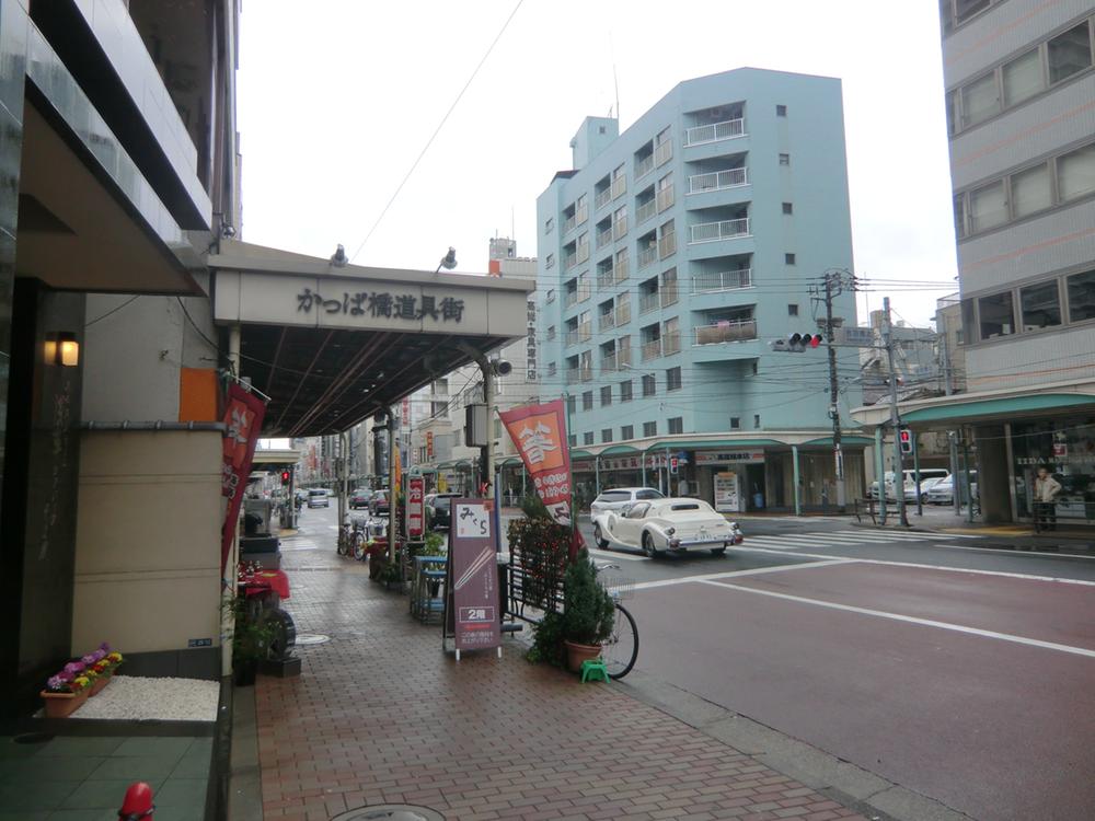 Streets around. Kappa Bridge tool 220m to the city