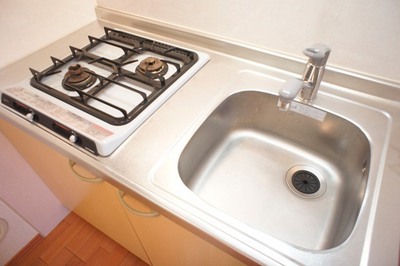 Kitchen. 2-neck with gas stove