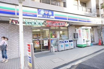 Convenience store. Three F Sendagi store up (convenience store) 298m