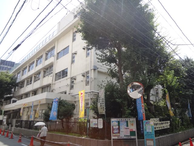 Junior high school. Municipal Okachi cho Taito junior high school (junior high school) up to 620m