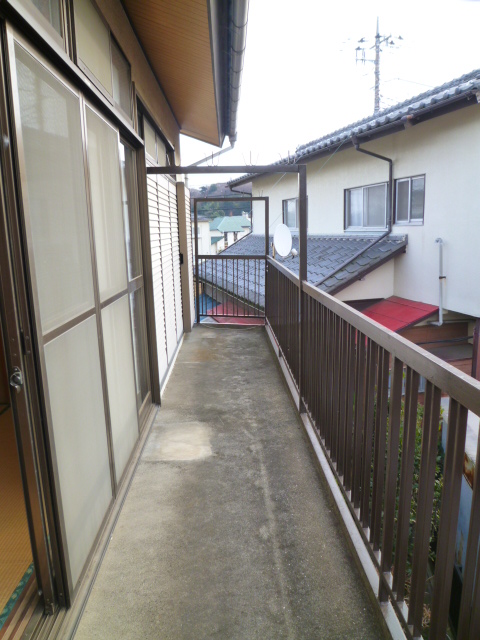 Balcony. Spacious balcony. Also dry well good laundry per Minamikoyo