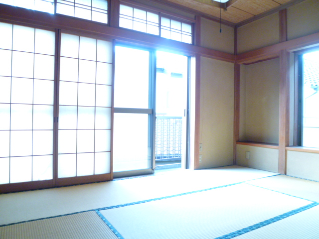Other room space. 6 Pledge is a Japanese-style room. In south-facing is good per yang