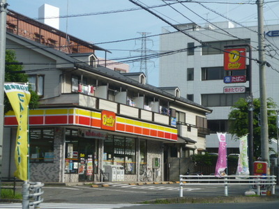 Convenience store. 36m to the Daily Yamazaki (convenience store)