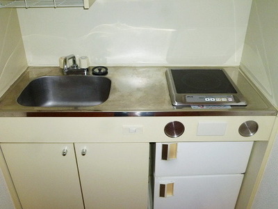 Kitchen. 1-neck IH is with a stove