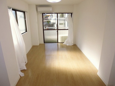 Living and room.  ☆ Beautiful flooring ☆