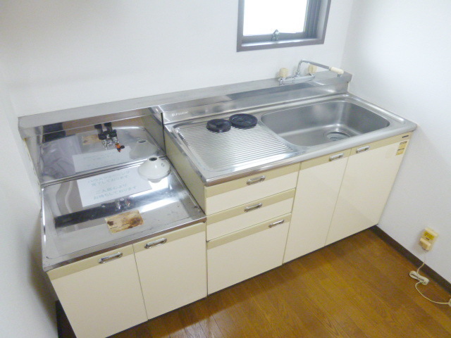 Kitchen. Two-burner gas stove installation Allowed