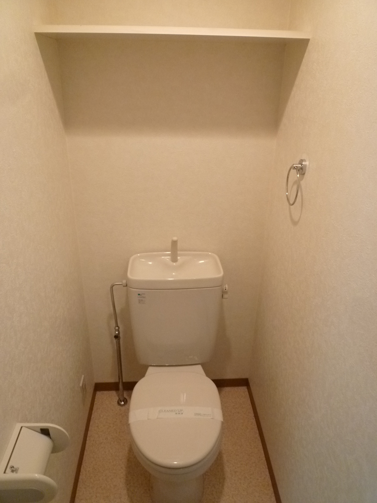 Toilet. Toilet in the power supply there, Cleaning function with a toilet seat can be installed (on restoration)