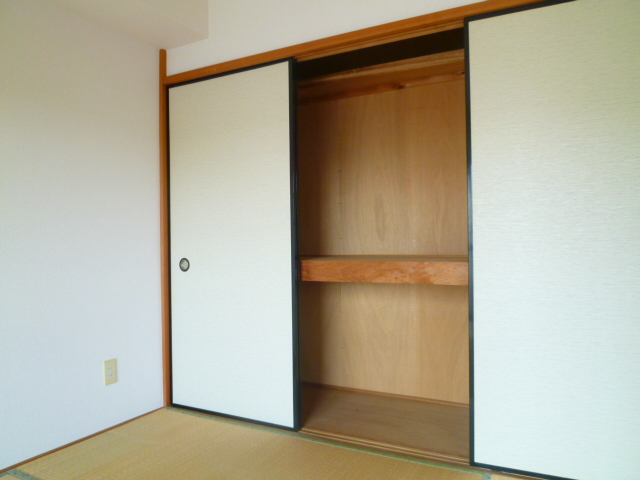 Receipt. Located in the Japanese-style room is a storage space of 1 minute between the