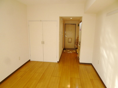 Other room space. Also can you be partitioned the corridor and the room by a curtain