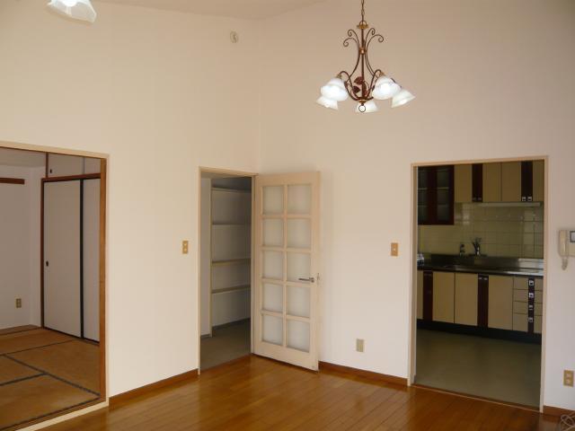 Living. It feels widely in an inclined ceiling adopted.