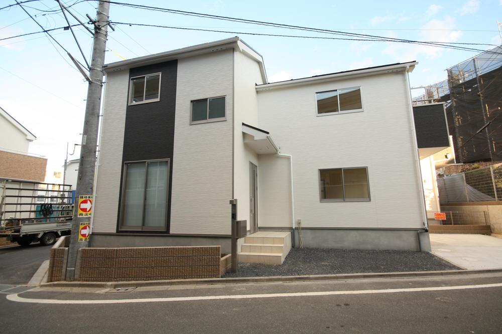 Local appearance photo. Local (12 May 2013) Shooting