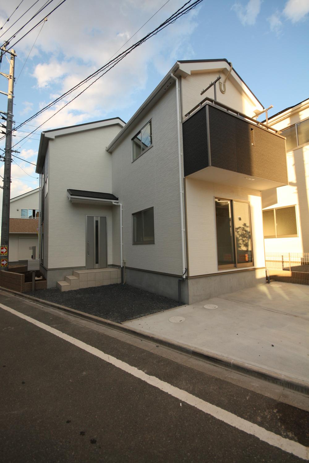 Local photos, including front road. Local (12 May 2013) Shooting