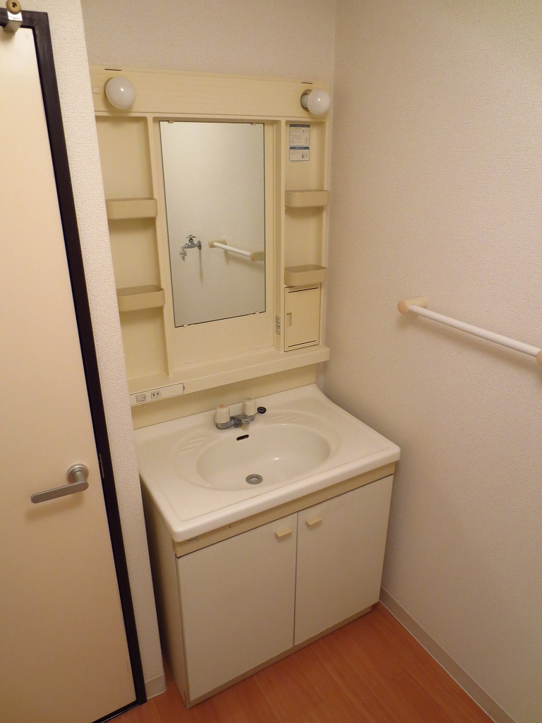 Washroom. Please use as a dressing room ☆ 