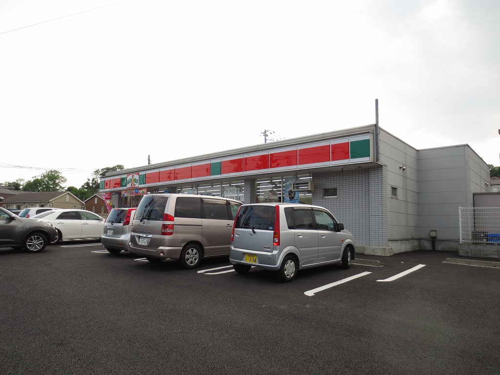 Convenience store. Thanks Tama Sekido store up (convenience store) 1049m