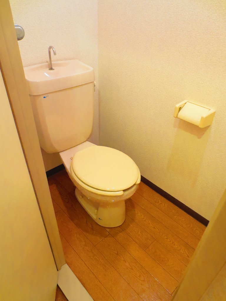 Toilet. It is the room with a clean ☆