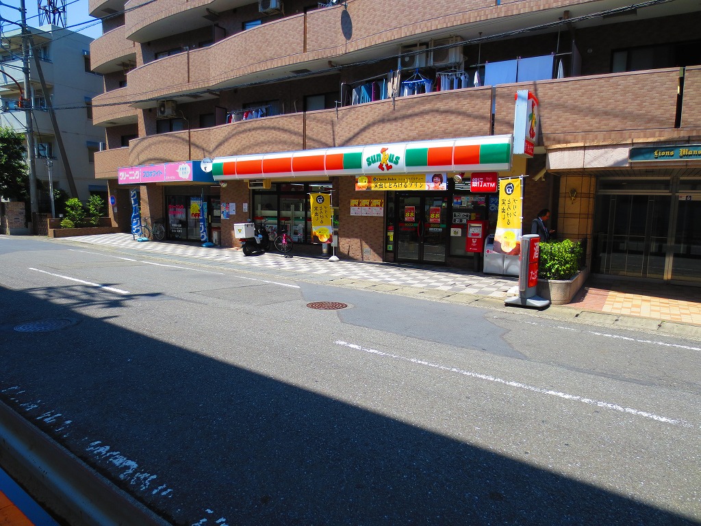 Convenience store. Thanks Seiseki Sakuragaoka store up (convenience store) 224m