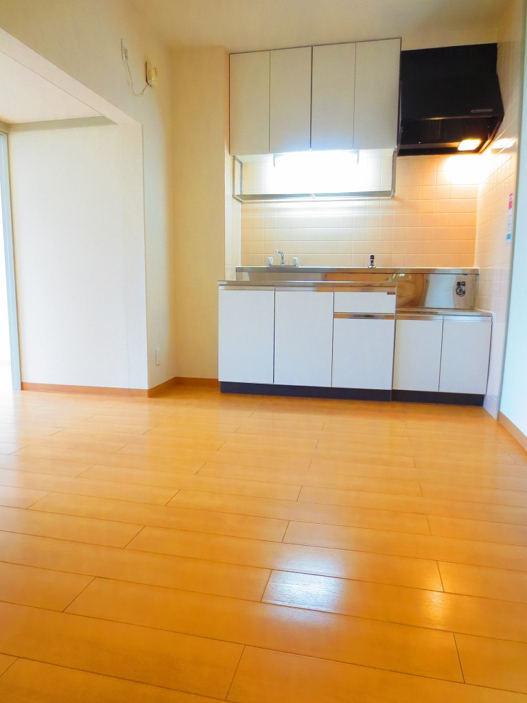 Living and room. Clear of dining ☆