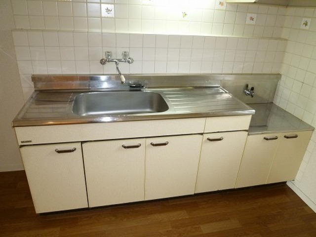 Kitchen. Gas stove can be installed