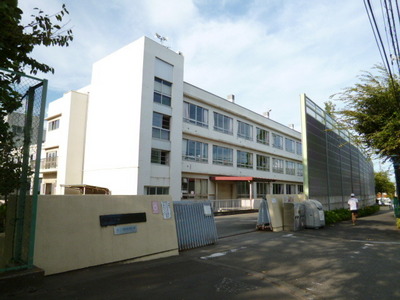 Primary school. 896m to Tama second elementary school (elementary school)