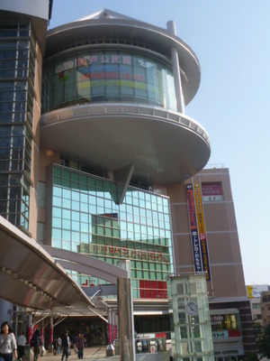 Shopping centre. 1200m to the OPA (shopping center)