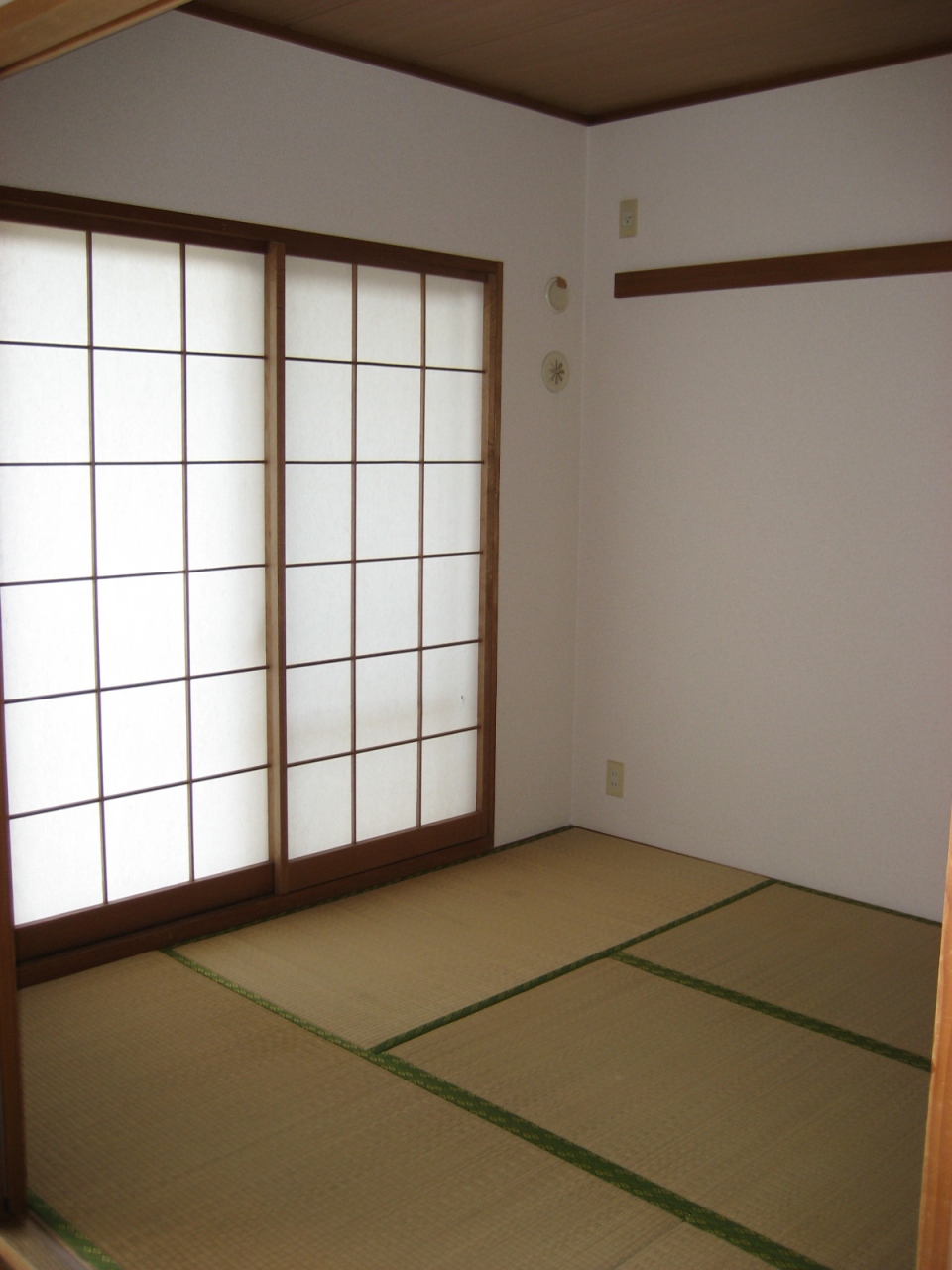 Living and room. Japanese-style room 6 quires Closet there are between one