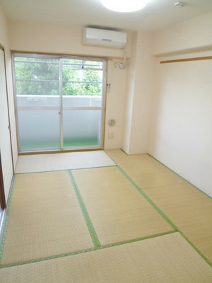 Other room space.  ☆ Japanese-style room to settle ☆ 
