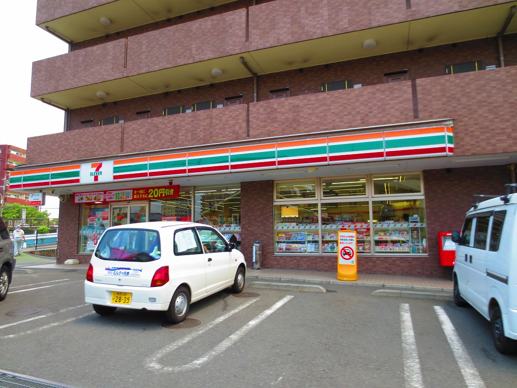 Convenience store. Seven-Eleven Tama Sekido 5-chome up (convenience store) 300m