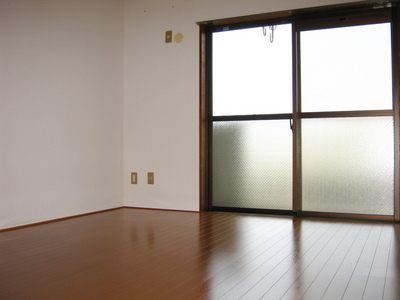 Living and room. Veranda side both Western-style