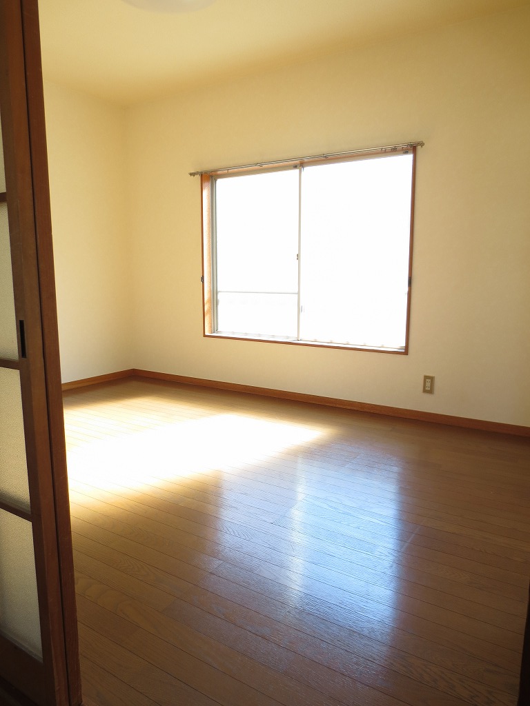 Living and room. It is a bright room ☆ 