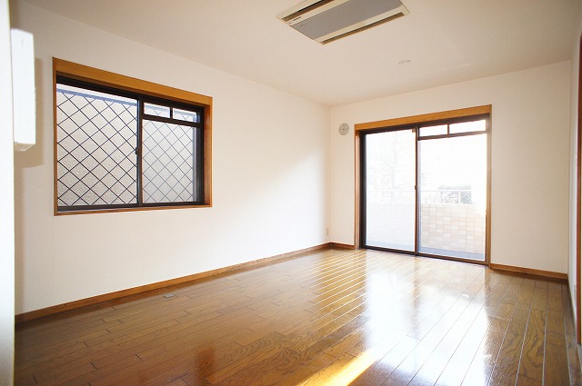 Living and room. 5 tatami of Western-style!