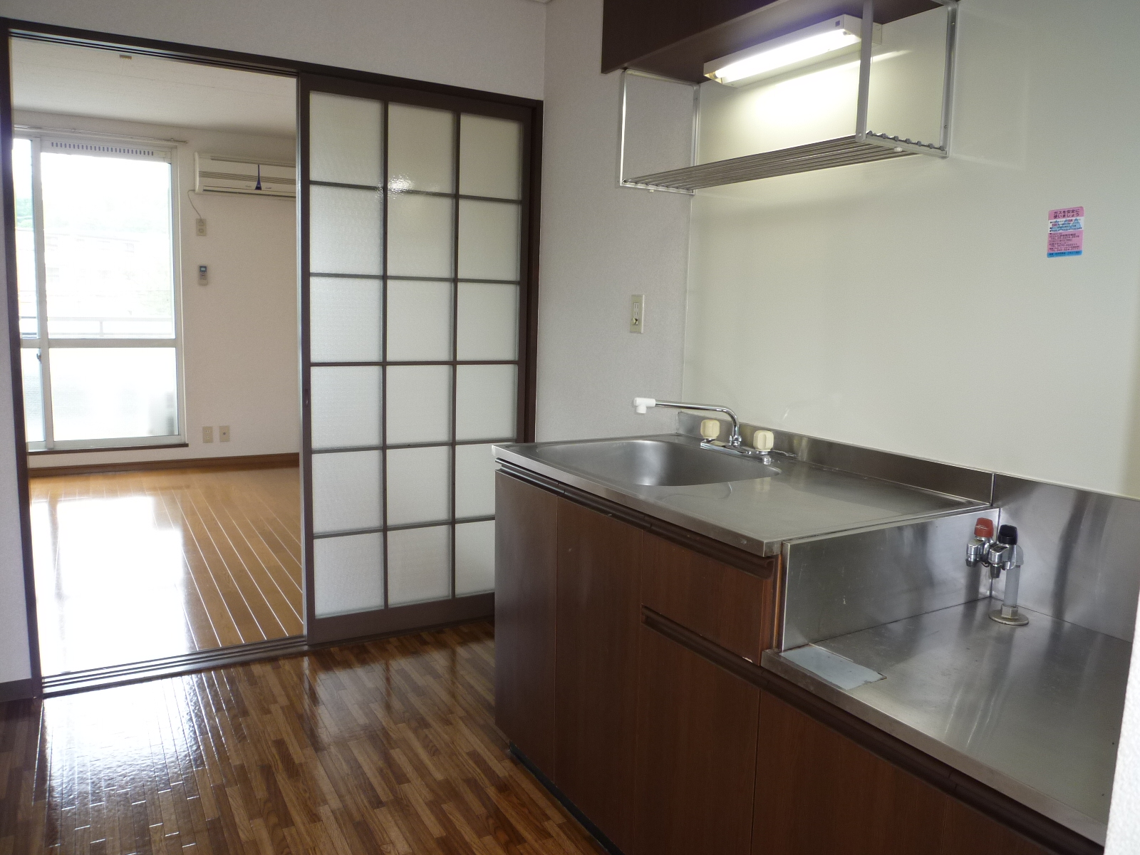 Other room space. Kitchen from the front door ・ Overlooking the living room!