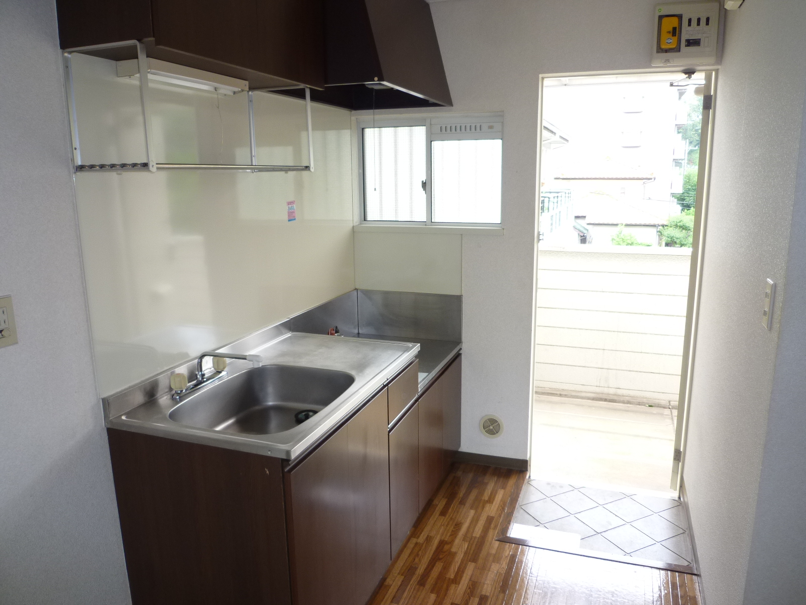 Kitchen. Spacious kitchen! Two-burner stove can be installed!