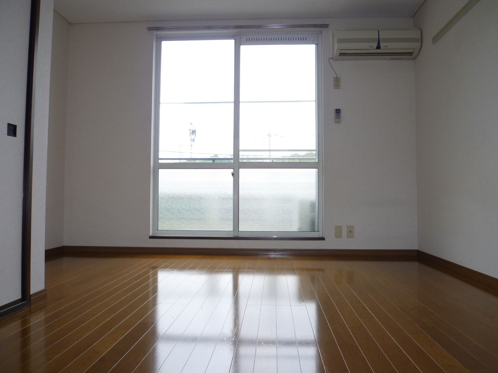 Living and room. A bright room ☆